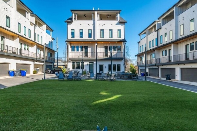 Building Photo - 2347 Hosea L Williams Dr SE