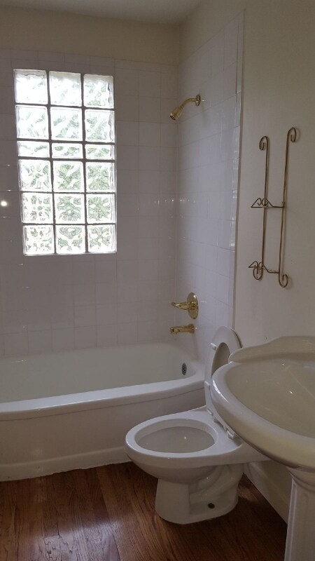 Building Photo - 5552 Kendall Dr