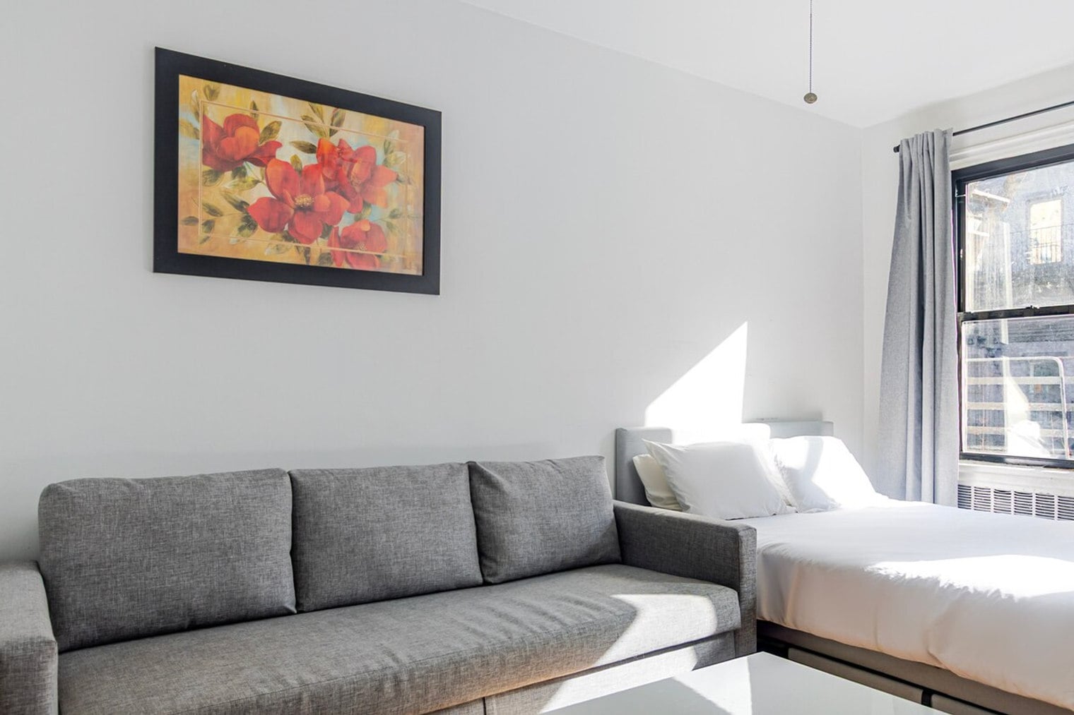 Building Photo - 318 E 80th St