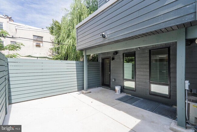 Building Photo - 1436 Clymer St