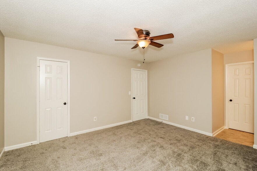 Building Photo - 3240 Beaver Dr