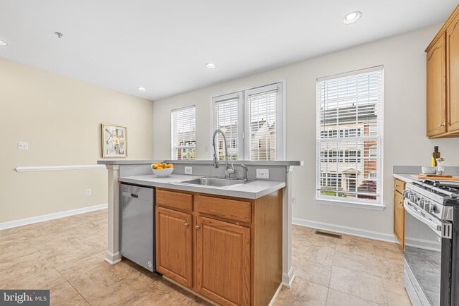 Building Photo - 631 Gatestone St