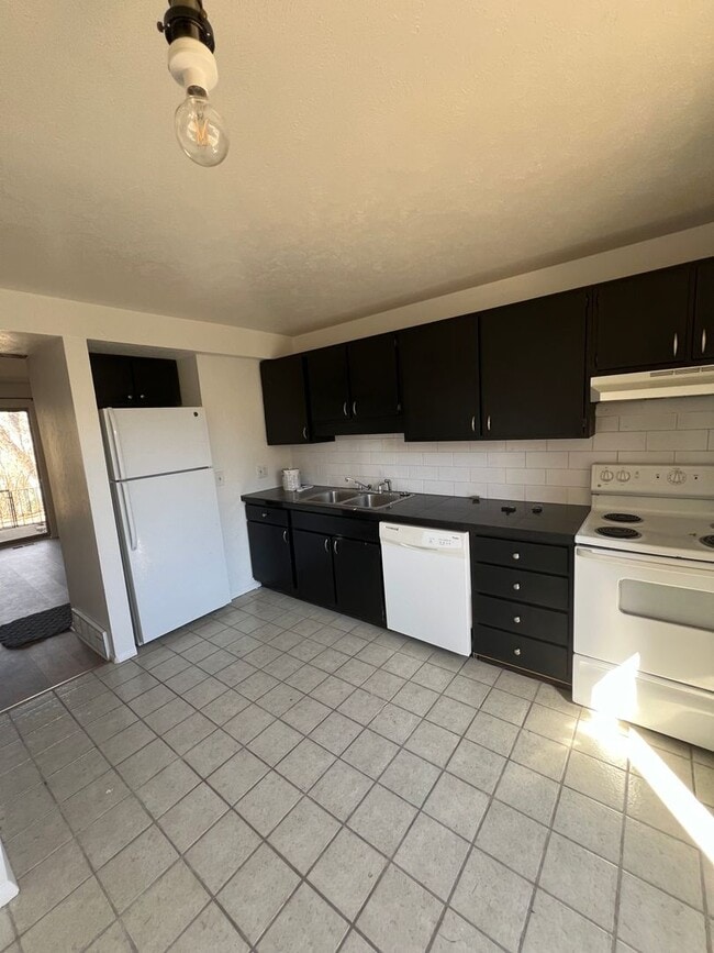 Building Photo - Sunny 2 bed, 1 bath South Boulder Townhome - Available June 5th!