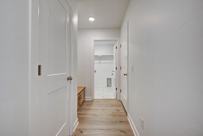 Building Photo - 20150 Park Ln