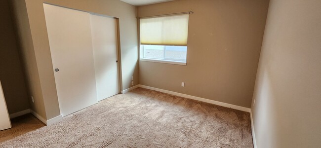 Building Photo - Spacious 3 bedroom Home MOVE-IN READY