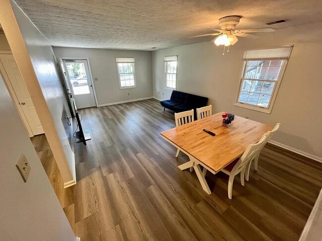 Building Photo - 1086 Duncan Ave