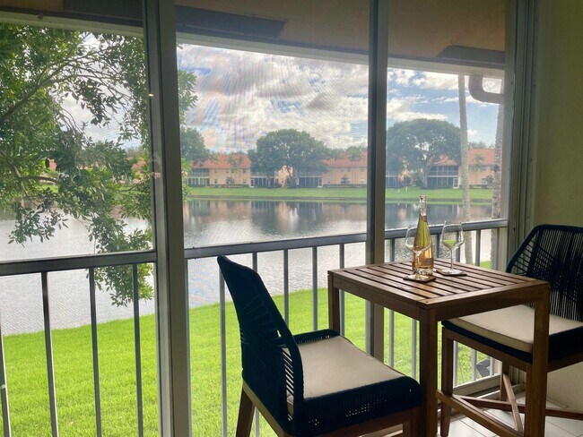 Building Photo - 9709 Shadybrook Dr