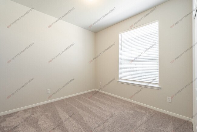 Building Photo - 3-2 Westfield Community