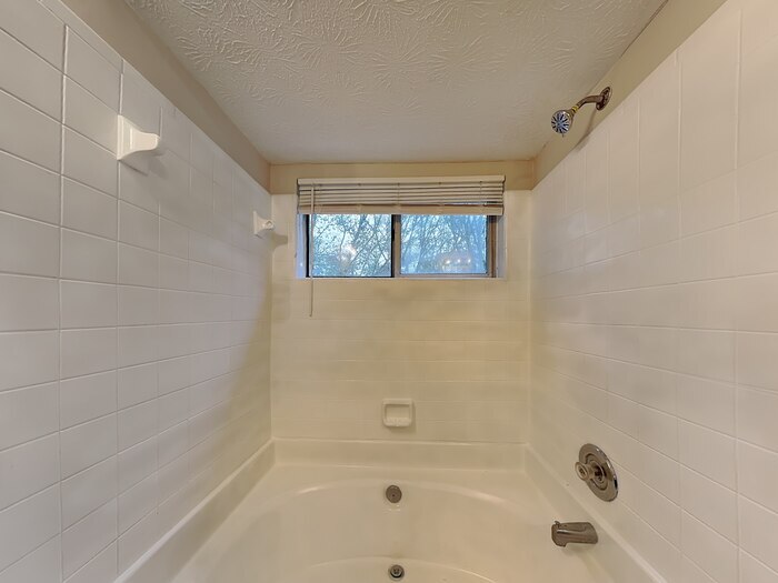 Building Photo - 2172 Sara Ashley Way