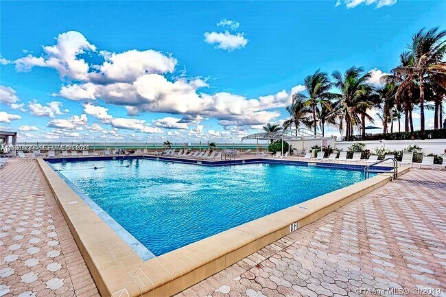 Building Photo - 3505 S Ocean Dr