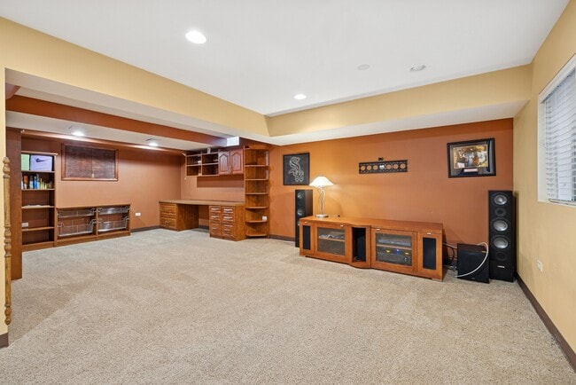 Building Photo - 145 Knightsbridge Dr