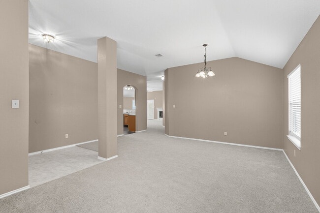 Building Photo - FREE First Month's Rent!