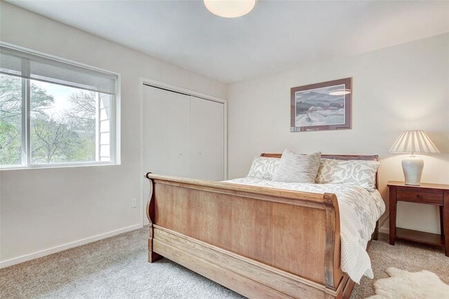 Building Photo - 6 Sugar Creek Dr