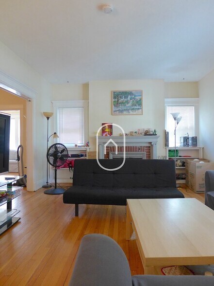 Building Photo - 17 Thorndike St