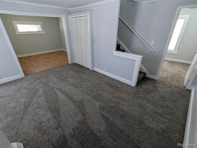 Building Photo - 2050 E Scottwood Ave