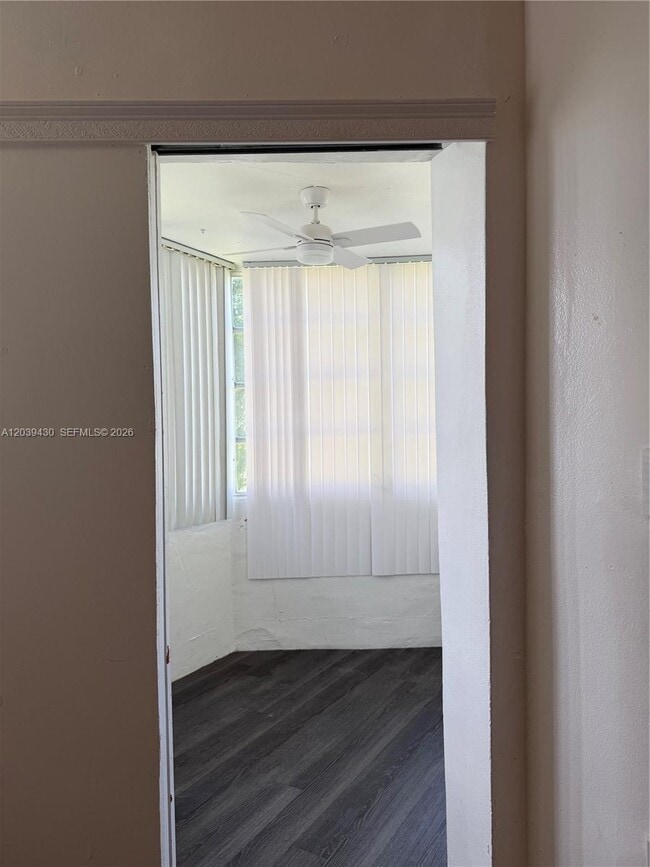 Building Photo - 1667 NE Miami Gardens Dr