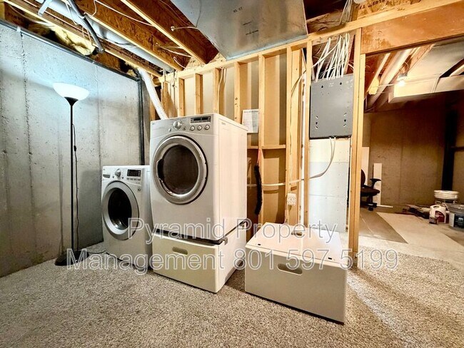 Building Photo - 979 Blue Heron Cir