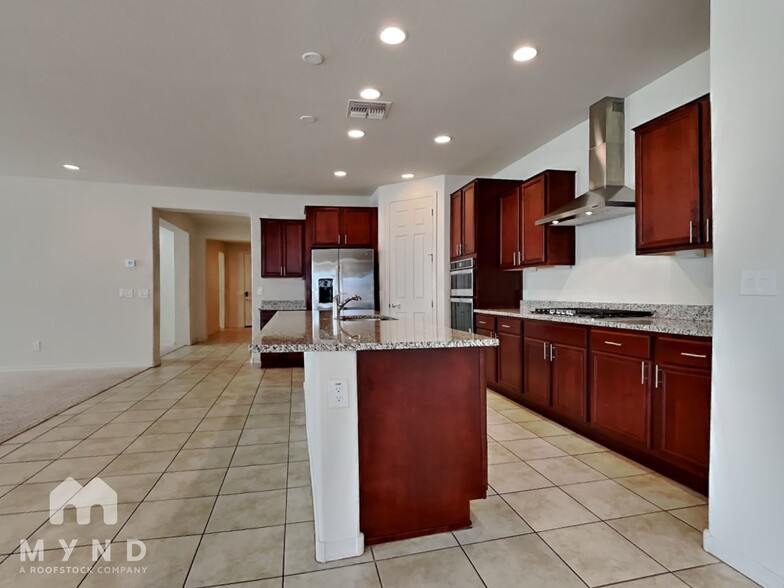 Building Photo - 8756 W Rancho Dr
