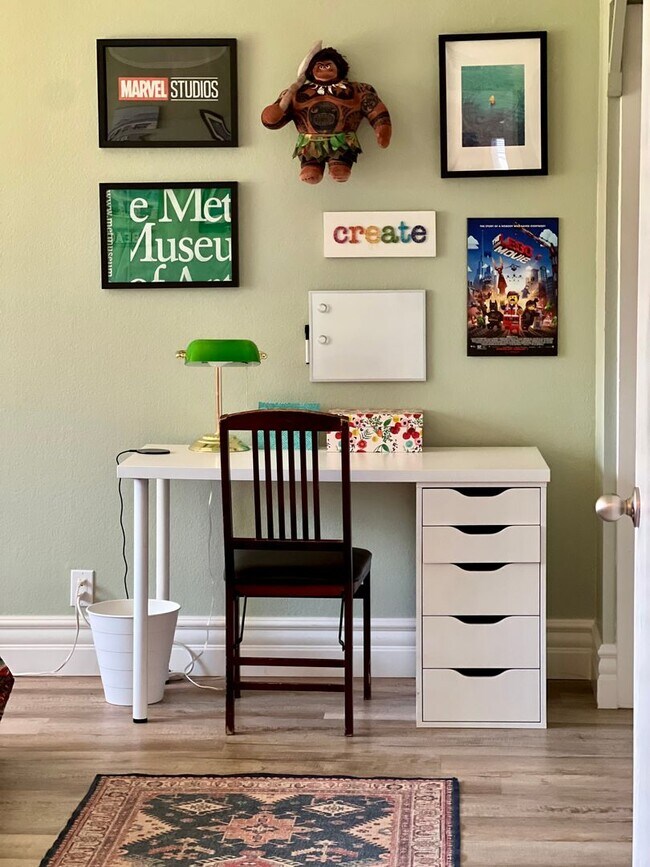 Building Photo - LAKE ACCESS!! Beautiful 4 bedroom 2 bath H...