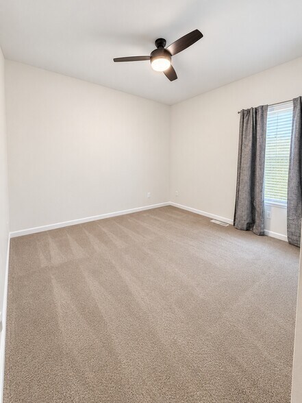 Building Photo - 933 S Woodstone Ln
