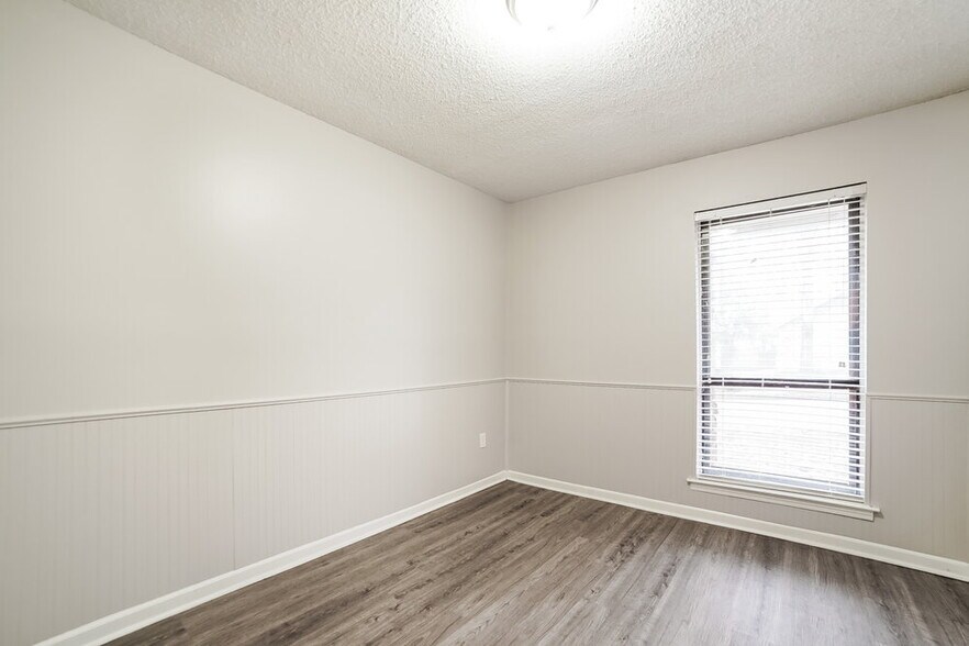 Building Photo - 4381 Crescent Park Dr