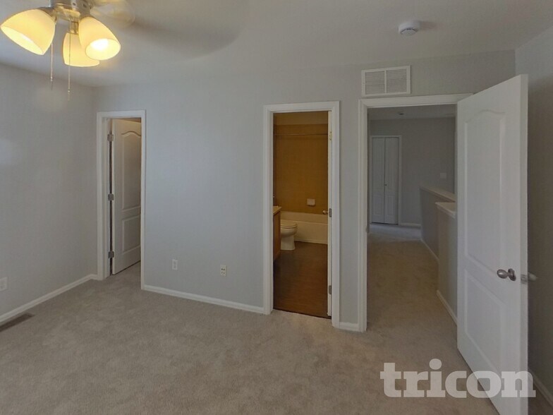 Building Photo - 7335 Dobbs Dr