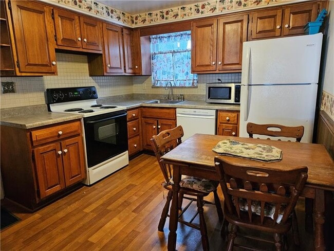 Building Photo - 471 Kimlyn Ave