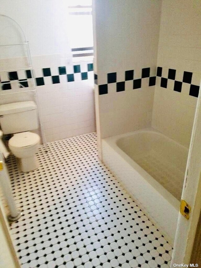 Building Photo - 160-10 Sanford Ave