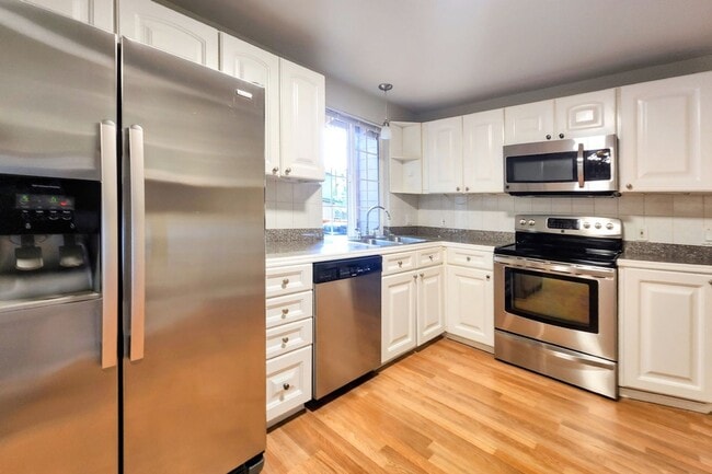 Building Photo - Welcome to your new home in the heart of Juanita!