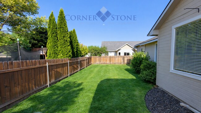 Building Photo - Tranquil Home in Boise!