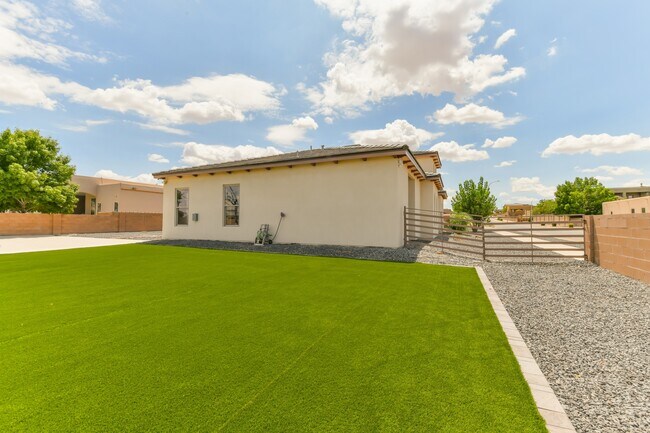 Building Photo - 8024 Canoncito Dr