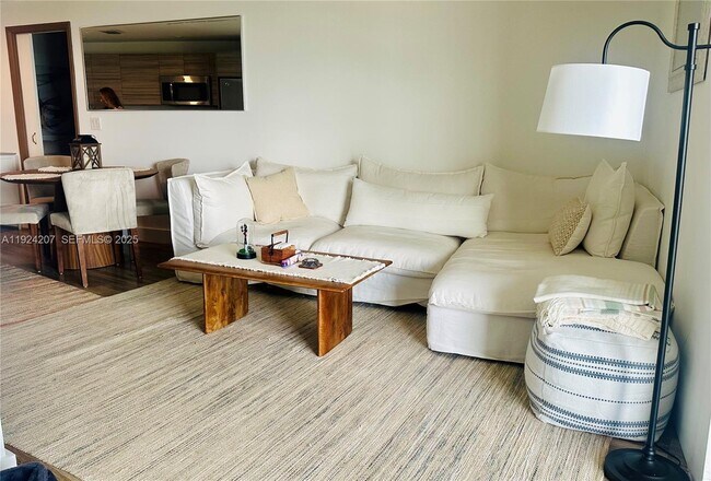 Building Photo - 121 NE 34th St