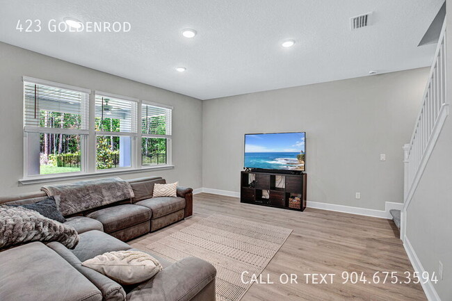 Building Photo - 423 Goldenrod-