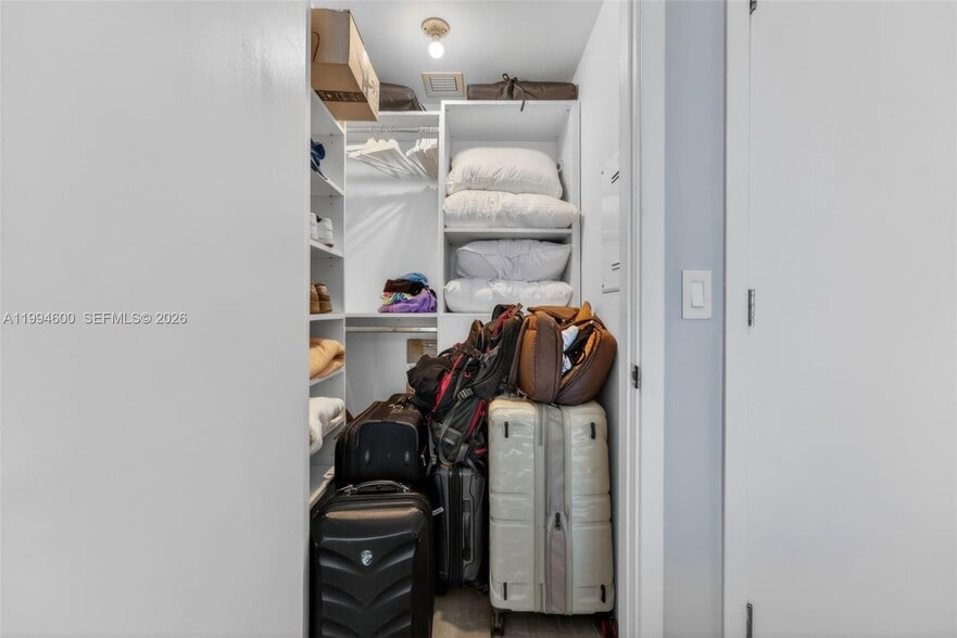 Building Photo - 1010 Brickell Ave