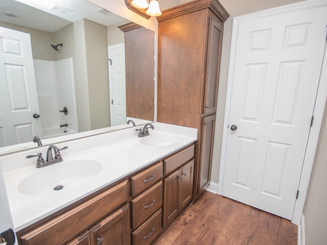 Building Photo - 25260 Everblake Dr