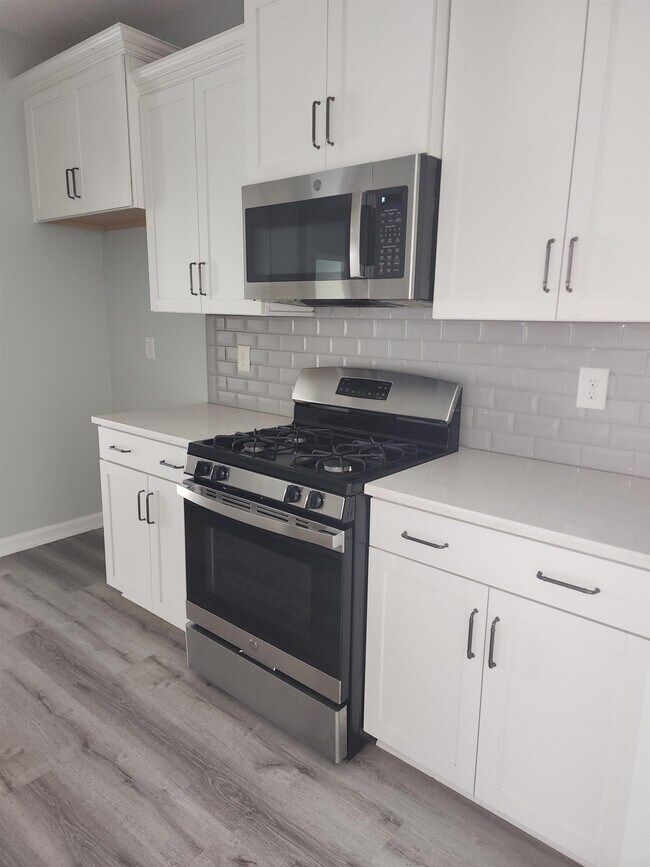Building Photo - 5527 Redleaf Rose Dr