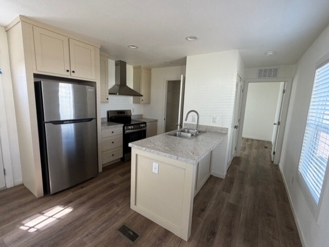 Building Photo - 2060 N Center St