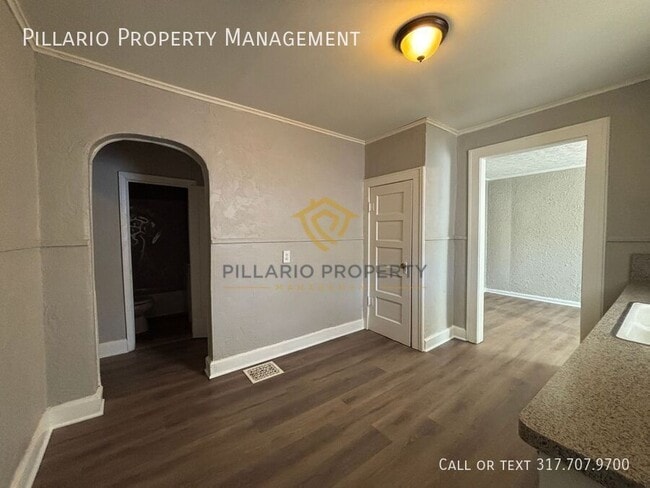 Building Photo - 711 W 22nd St