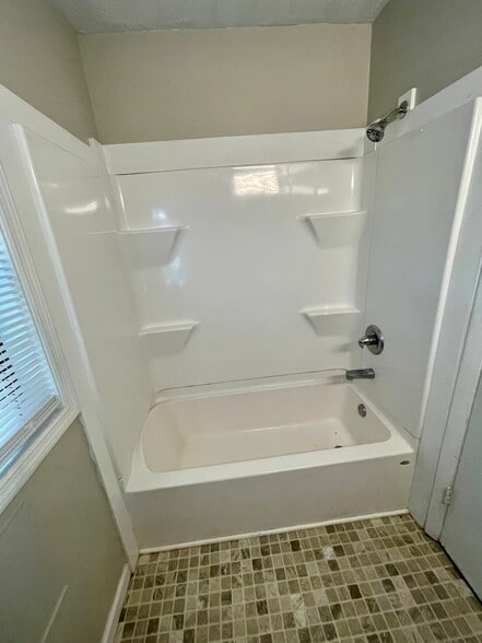 Building Photo - 550 S Brundidge St