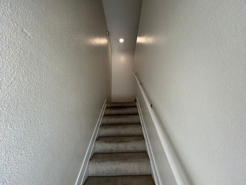 Building Photo - 2698 N 43rd Ave