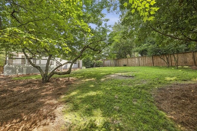 Building Photo - 2575 Sharondale Dr NE