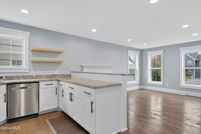 Building Photo - 716 Adams Cir