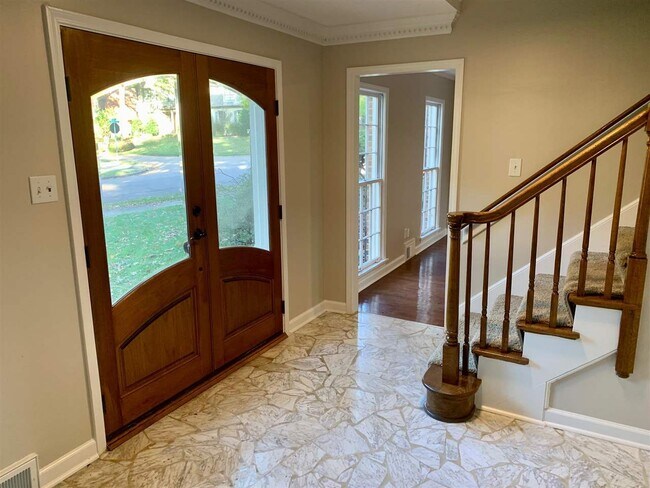 Building Photo - 8105 Savannah Way