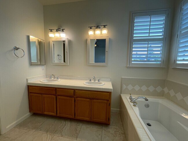 Building Photo - 2,199 Square Foot Beautiful 4-Bedroom Home | 2,199 Sq. Ft. | Prime Rincon Valley Location
