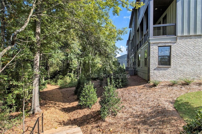 Building Photo - 205 Firefly Cir