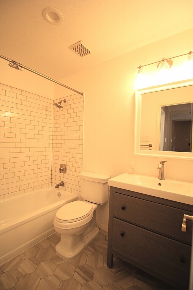 Building Photo - 3 BD 2 BA AVAILABLE NOW!! NEAR LOOKOUT RD