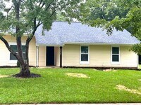Building Photo - Available Beautifully Renovated Bungalow!