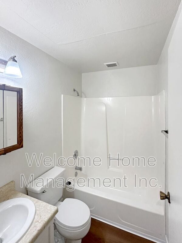 Building Photo - 15640 Usher St
