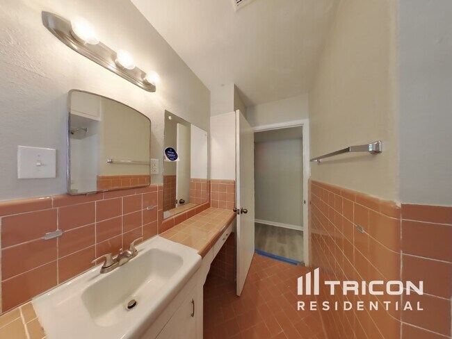 Building Photo - 1506 Viewridge Dr