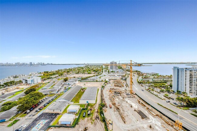 Building Photo - 7601 E Treasure Dr